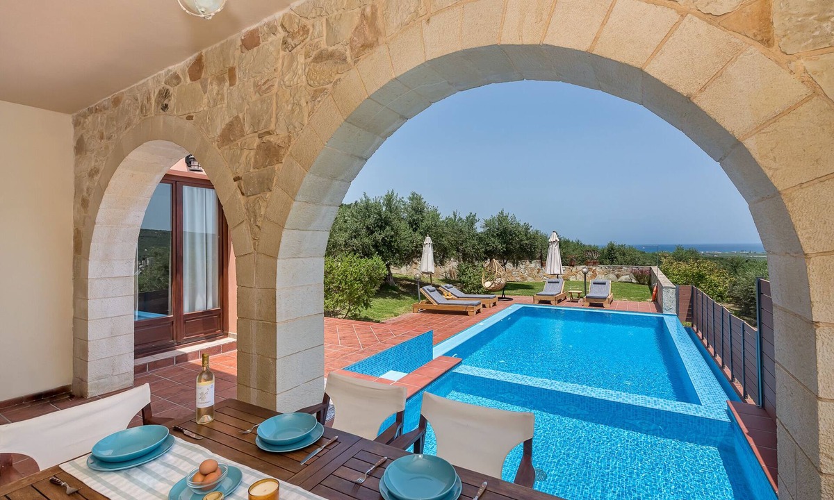 Spilia Villa | Villa Katerina,Ideally located, family Villa ,3br, 3 ensuite bathrs, salted pool