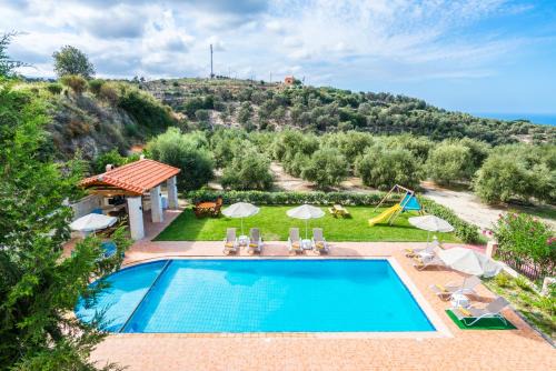 Kirianna Villa | Villa Laga with Pool, 300m to Taverns, Childrens Area, BBQ!