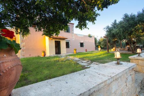 Filaki Villa | Villa Manoutsio - Traditional Cottage Among Olive Trees 500m from Sandy Beach