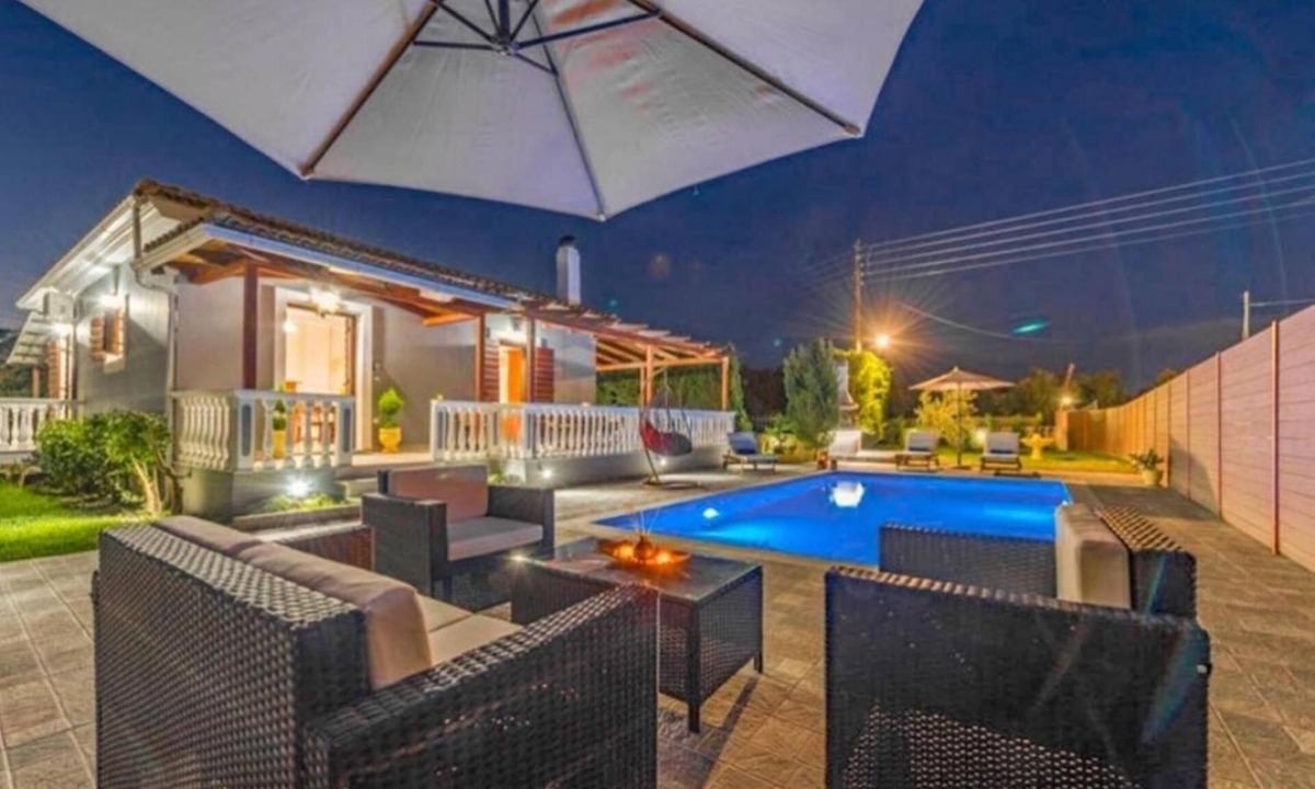 Neromilos Villa | Villa Mansion with private pool