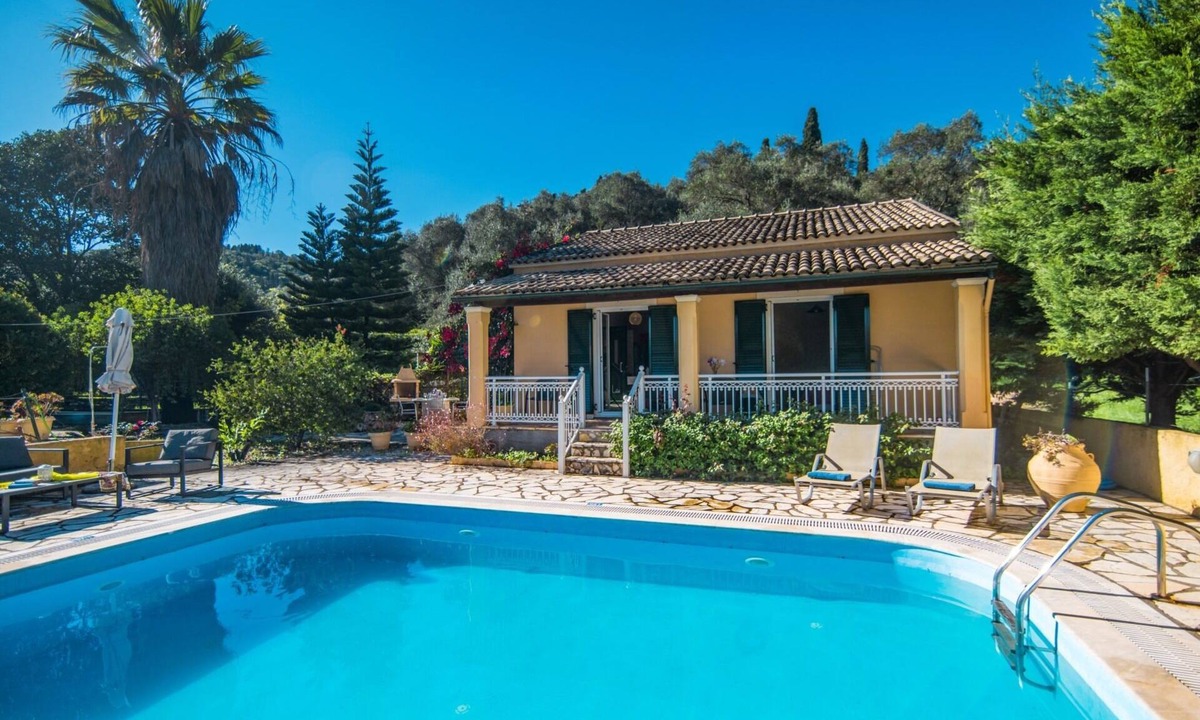 Agios Stefanos Villa | Villa Maria's Beach House by Villa Plus