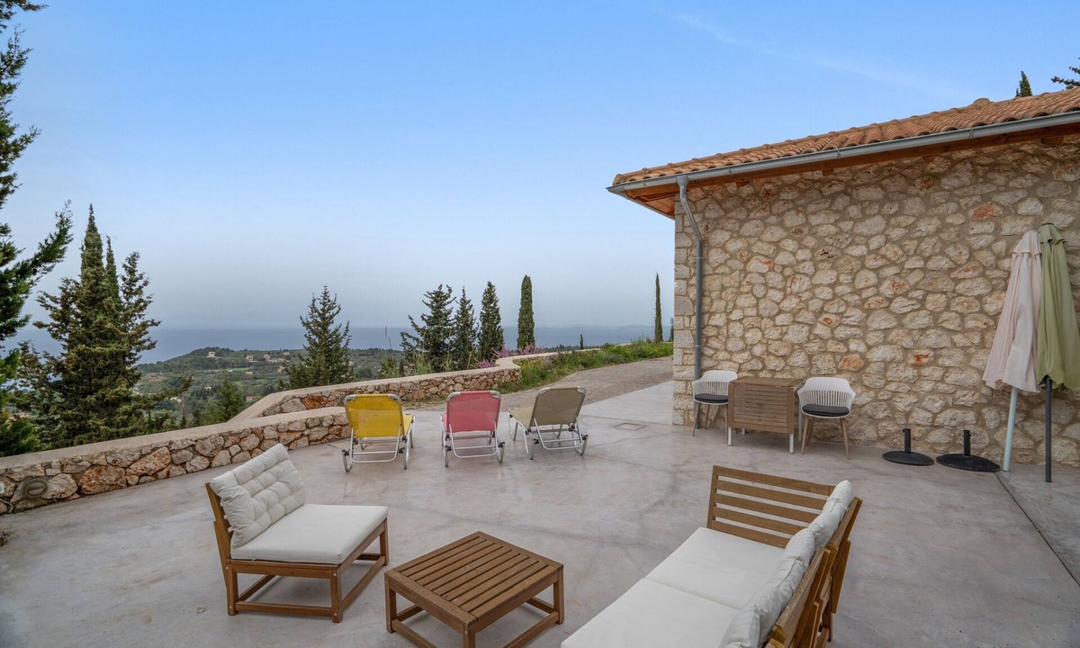 Tsoukaladhes Villa | Villa 'Melivaroni' with Sea View and Wi-Fi