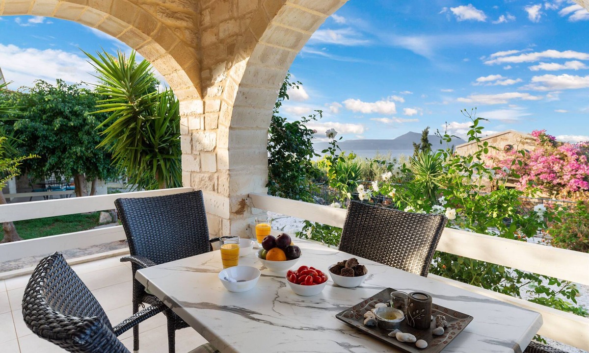 Kokkinon Khorion Villa | Villa Melpomene St George Retreat BY APOKORONAS-VILLAS