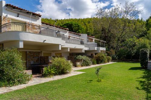Koukounaries Hotel | Villa Nefeli Skiathos