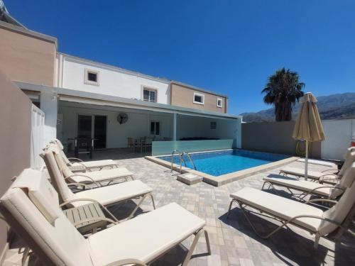 Exopoli Villa | Villa Oniro- Less than 5-Min Walk to Kalivaki Beach