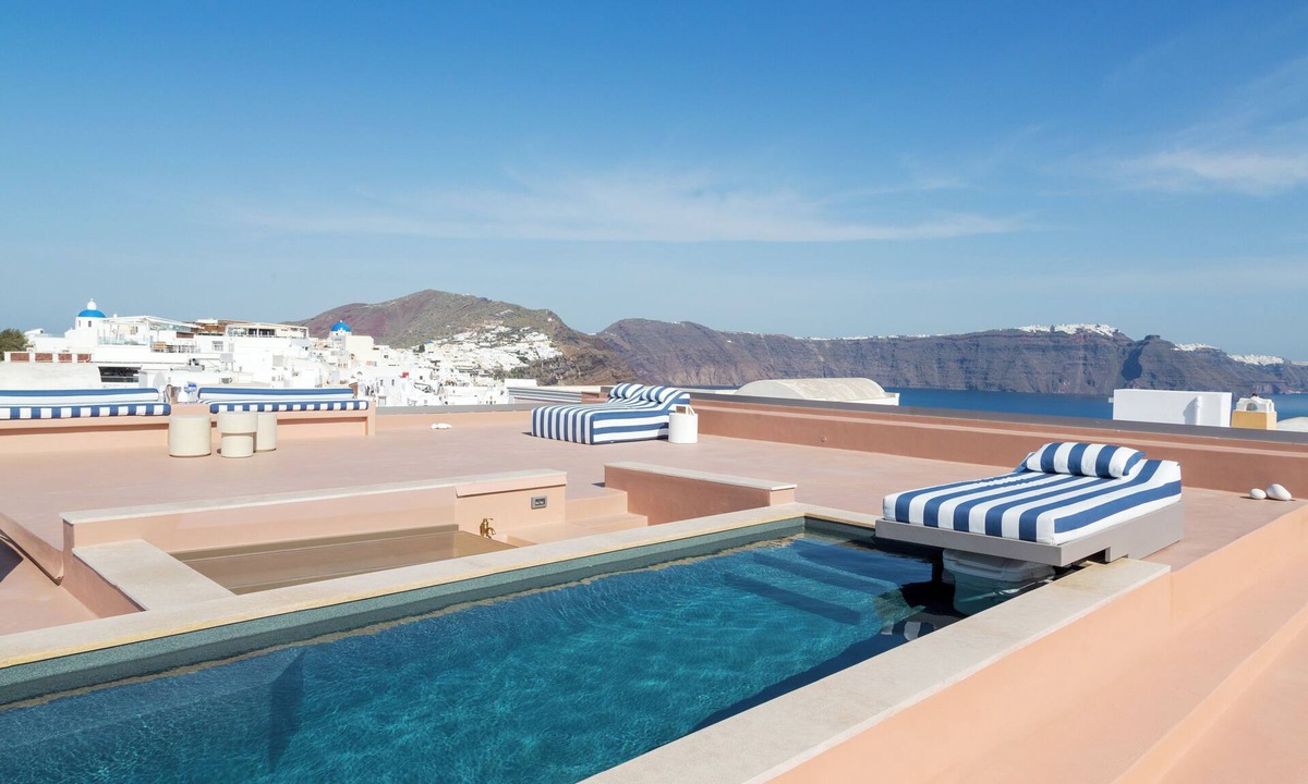 Oia Villa | Villa Oro | 5 Bedroom Villa with Pool and Hot Tub