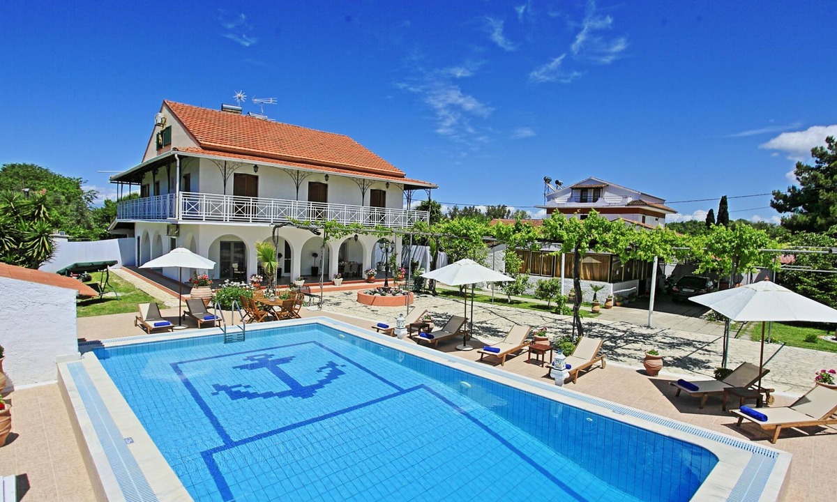 Roda Villa | Villa Paradiso: Large, modern villa, private pool close to beach