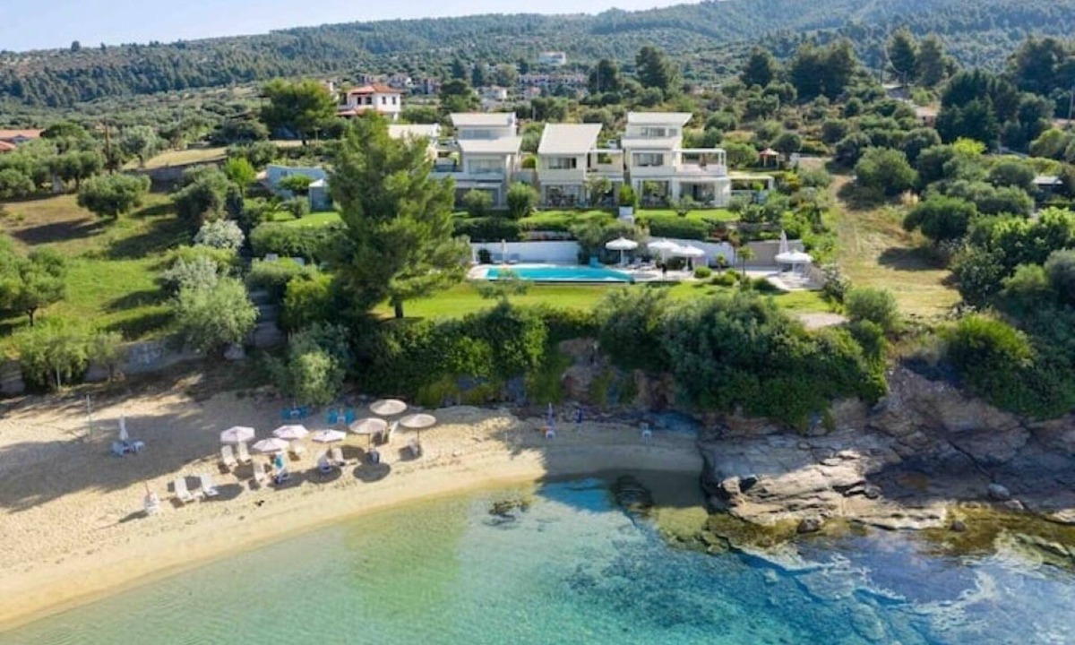 Elia Nikitis Villa | Villa Pathos: Beachfront Bliss with Pool & Panoramic Views/3 bdrs