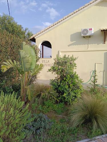 Karpenisi House | Villa Penelia next to golf courses