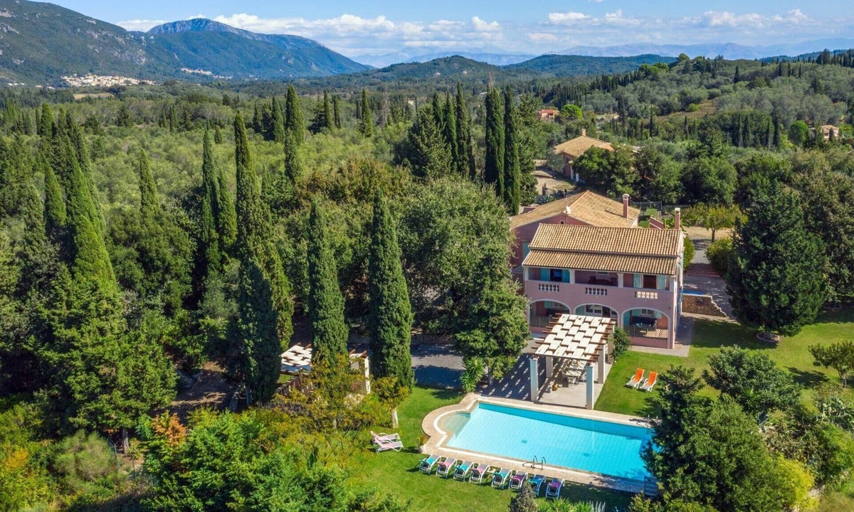 Doukades Villa | Villa Victor by Villa Plus
