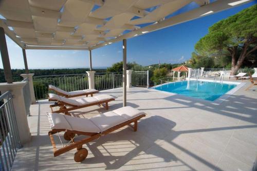 Antipata Villa | Vryonis by Vintage Travel