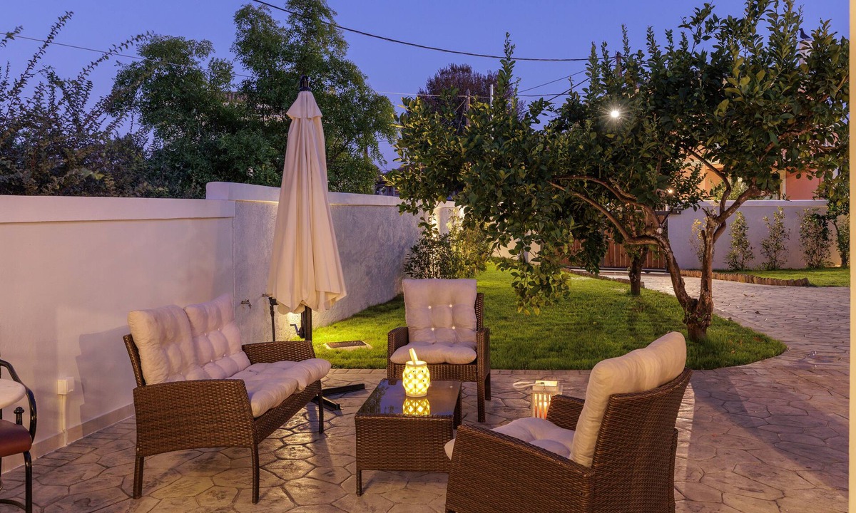 Alepou Villa | Walnut House - Peaceful Private Garden
