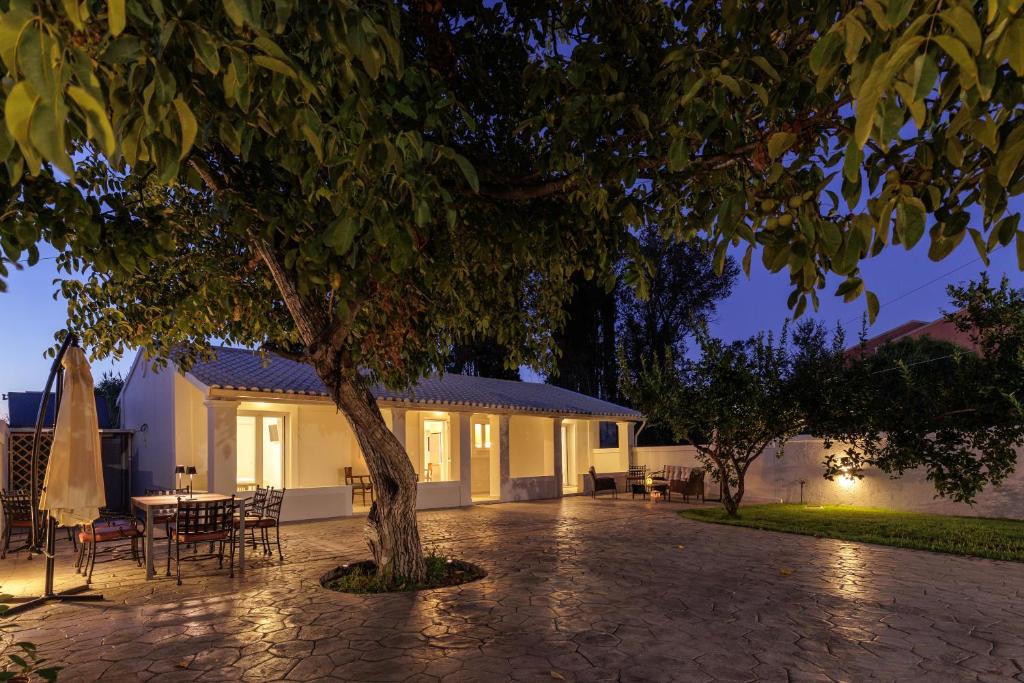 Alepou Villa | Walnut House - Peaceful Private Garden