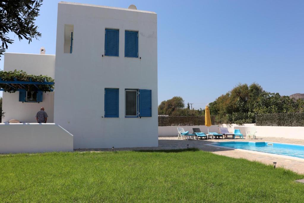 Gennadi House | WHITE HOUSES 4
