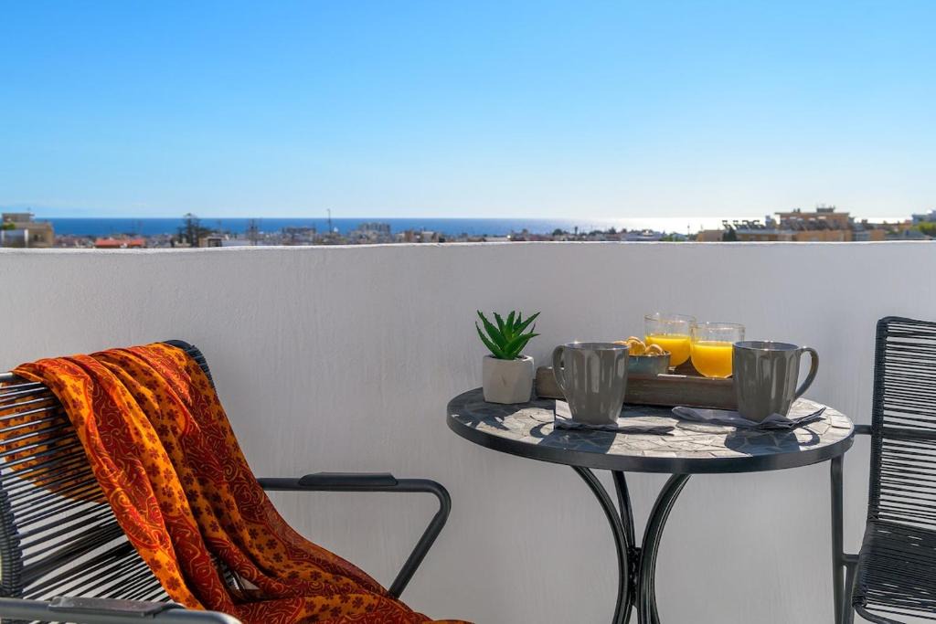 Petaloudes Apartment | WHITE PERLA SUITE Top Sea Views Min to Old Town