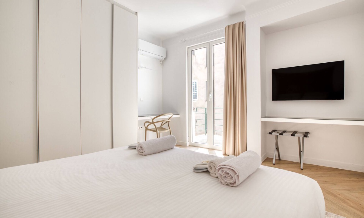 Athens Apartment | Whitewood Residence