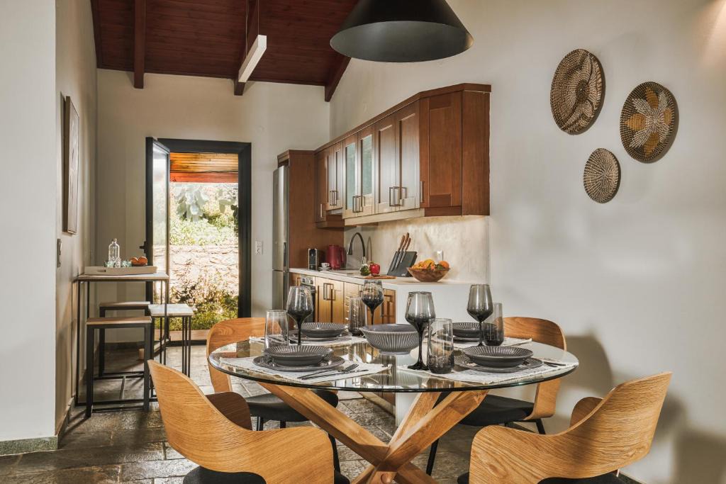 Palaiokastro Apartment | Yiamas Seaside Cottage in Paliokastro near Heraklion City