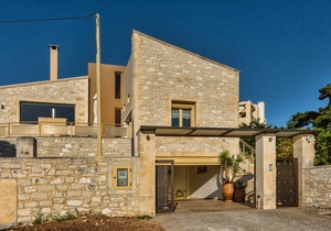 300 m² Villa ∙ 5 bedrooms ∙ 13 guests in Roussospiti
