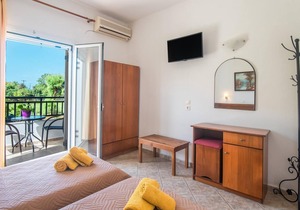 Aleka Apartment 2 with Sea View, Terrace, Balcony & Wi-Fi