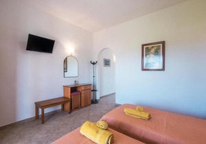 Aleka Apartment 4
