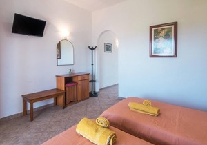 Aleka Apartment 4 with Sea View, Terrace, Balcony & Wi-Fi