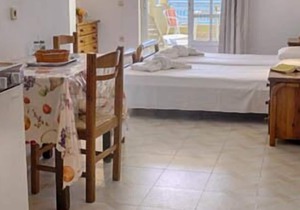 Apartment for 2 people in Agios Georgios Pagi - sea view - direct beach location
