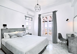 Apartment for 4 people overlooking the bay of Agios Georgios Pagi - 50 m from the sandy beach e