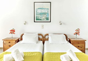 Apartment with sea views - 50 m from the sandy beach - 2 bedrooms - corner apartment with large