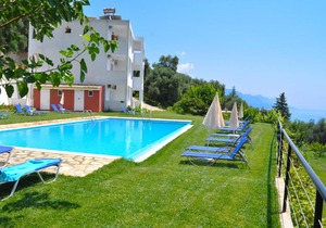 Apartments with pool Adonis