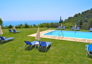 Apartments with pool Adonis