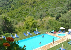 Apartments with pool Adonis