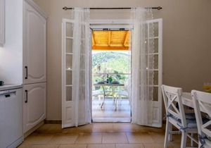 Bright apartment near the sea, amazing view!