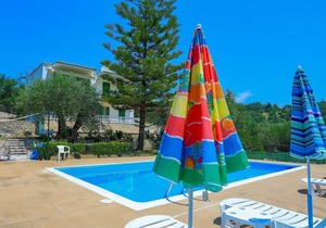 Fran Apartment: Cozzy apartment with a shared pool, breakfast options and close to the beach