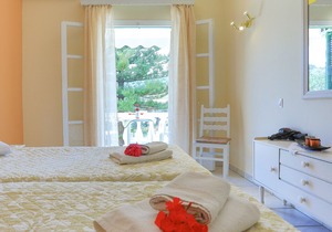 Fran Apartment: Cozzy apartment with a shared pool, breakfast options and close to the beach