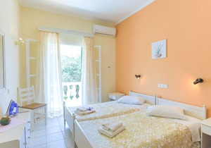Fran Apartment: Cozzy apartment with a shared pool, breakfast options and close to the beach