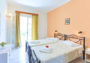 Fran Apartment: Cozzy apartment with a shared pool, breakfast options and close to the beach