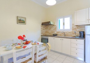 Fran Apartment: Cozzy apartment with a shared pool, breakfast options and close to the beach