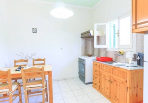 Fran Apartment: Cozzy apartment with a shared pool, breakfast options and close to the beach