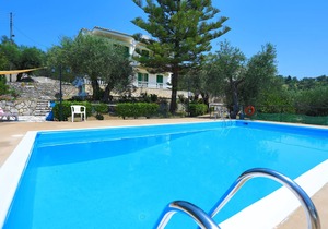 Fran Apartment: Cozzy apartment with a shared pool, breakfast options and close to the beach