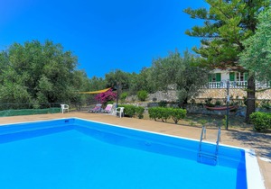 Fran Apartment: Cozzy apartment with a shared pool, breakfast options and close to the beach