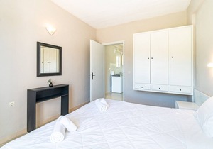 Holiday Apartment "Ariel Studio 3" with Balcony, Shared Terrace & Wi-Fi