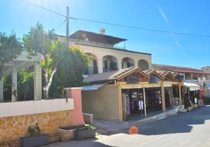 Holiday Studio Apartments yannis on the beach of Agios Gordios in Corfu