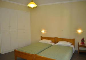 Holiday Studio Apartments Yannis on Agios Gordios beach in Corfu