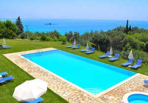 Pelekas Beach, Studio Apartments with a pool