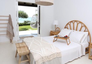 Seafront Beach House With Garden