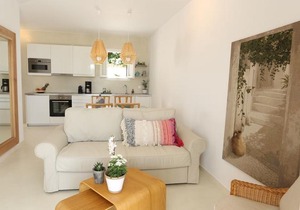 Seafront Beach House With Garden