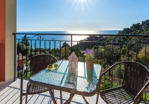 Studio Apartments on Pelekas Beach with swimming pool