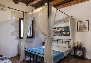 Traditional Stone, Pool Villa with Wonderful Garden! in Chania