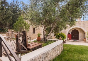Villa Aloni-Traditional Stone Villa With Nice View pool And Garden in Maza