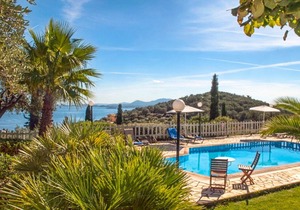 Villa Malama: Large Private Pool, Sea Views, A/C, WiFi